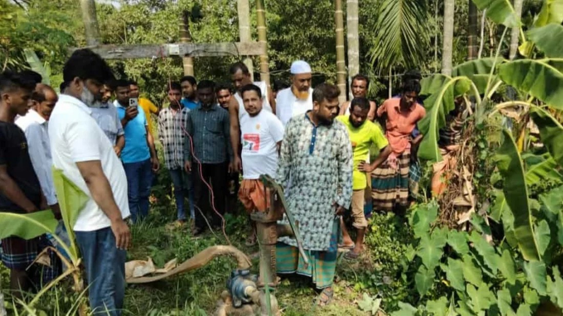 সেচ পাম্পে সংযোগ দিতে গিয়ে বিদ্যুৎস্পৃষ্টে প্রাণ গেলো বাবা-ছেলের